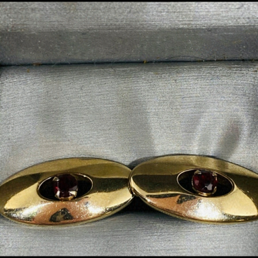 𝅺SWANK cufflinks vintage gold tone red stone retro